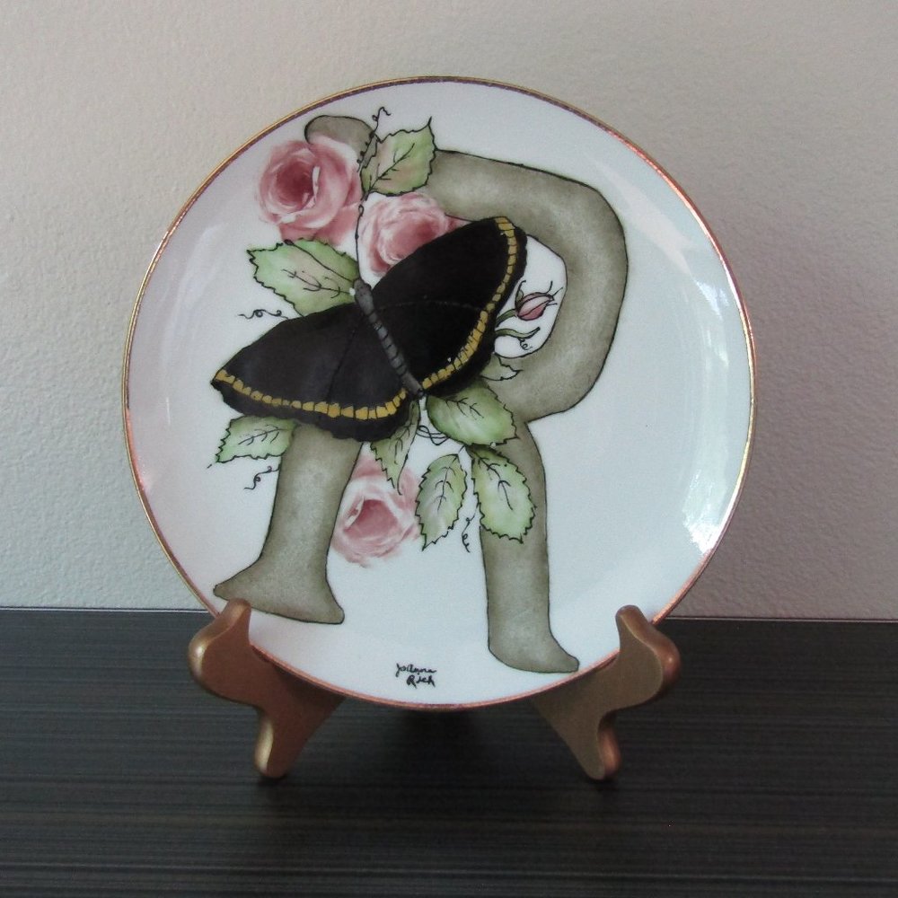 JoAnna Rich Decorative Display R Plate 🦋